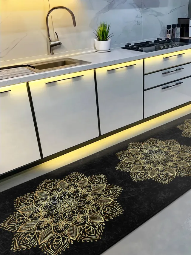 De Groen Home Vloerkleed 80x220cm - Keukenloper - Deurmat binnen - Wasbaar Antislip - Laagpolig Zachte Tapijt - Gold mandala op zwart