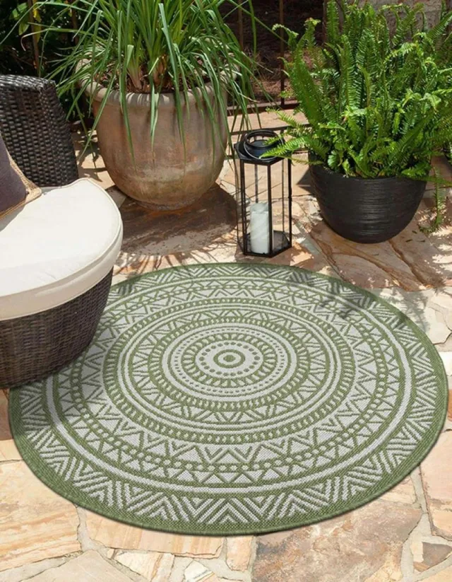 the carpet Mistra – Rond Outdoor Vloerkleed, Robuust & Weerbestendig – Groen met Etnisch Patroon
