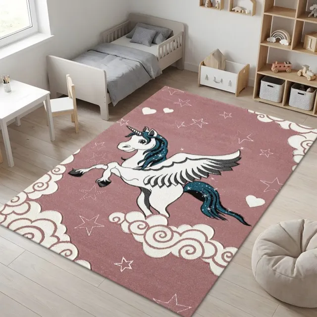 TapisTrend Kinderkleed Roze met gevleugelde eenhoorn, met reliëf van wolken, sterren en hartjes, voor de slaapkamer en speelkamer