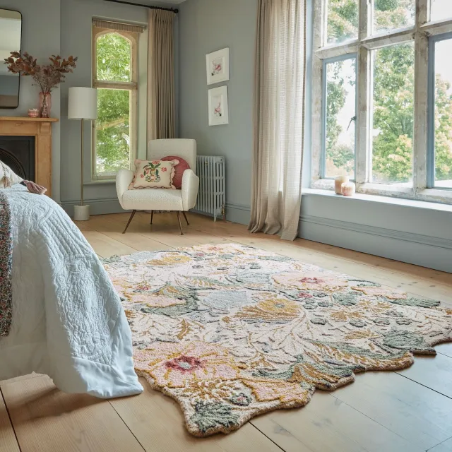 flycarpets Laagpolig Wollen Vloerkleed Daphne Shaped - Floral Roze 120x170 cm