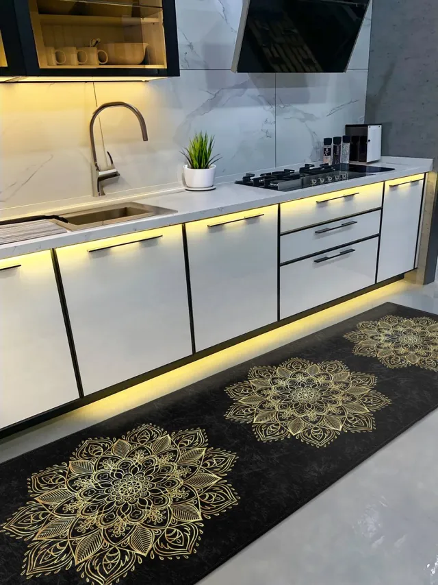 De Groen Home Vloerkleed 65x180cm - Keukenloper - Deurmat binnen - Wasbaar Antislip - Laagpolig Zachte Tapijt - Gold mandala op zwart