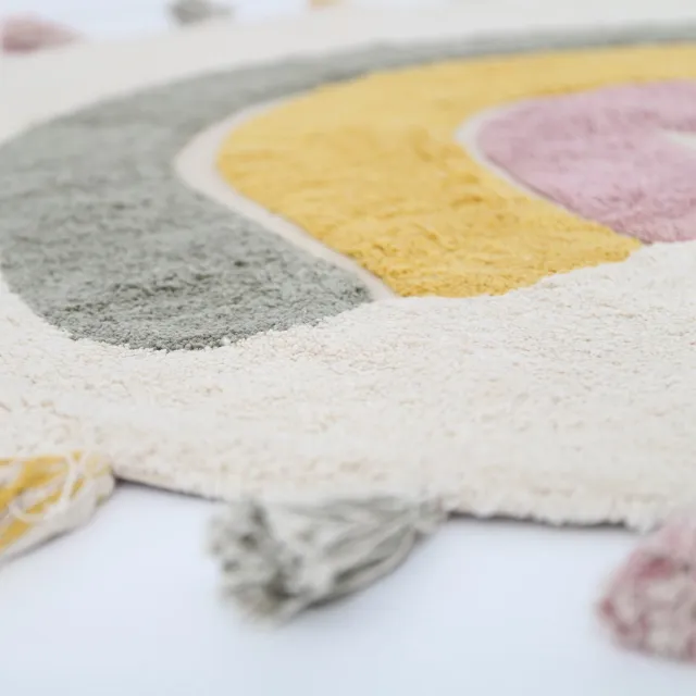 Nattiot Wasbaar katoenen kindervloerkleed in regenboogkleuren met RAINBOW MOSS-pompons wit