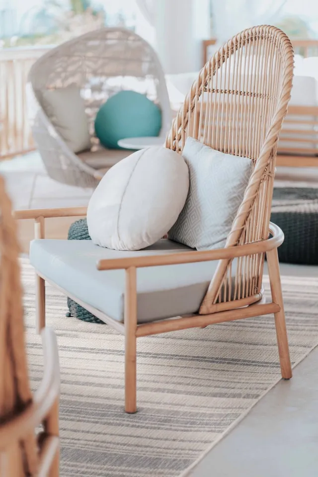 TESSO LIVING Vloerkleed voor binnen en buiten, Antislip, Balkon Terras Keuken, Gestreept -Lichtgrijs - 160cm x 220cm - UV- en Weersbestendig, Modern Tuintapijt Gestreept - Lichtgrijs