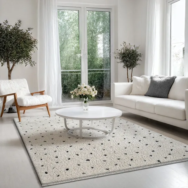 the carpet Bahar Shaggy – Hoogpolig vloerkleed in Scandinavische stijl met zwarte stippen, crème crème met zwarte stippenpatroon