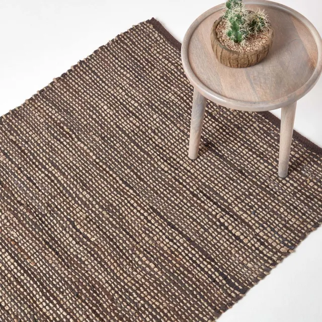Homescapes Madras bruin tapijt – Handgeweven tapijt van hennep en gerecycled leer, 120x180 cm