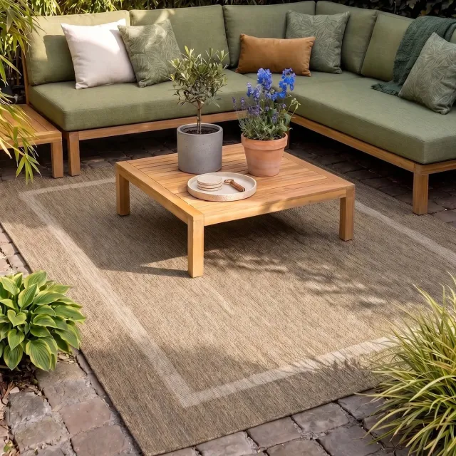 flycarpets Capri Buitentapijt - Buitenkleed - Vloerkleed Voor Binnen & Buiten - Weer en UV bestendig - Perfect voor Balkon, Terras en Serre - Bruin