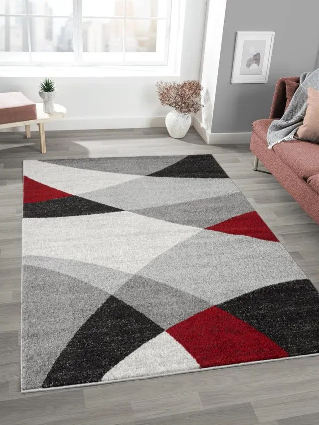 Famanu Modern laagpolig tapijt geometrisch patroon grijs rood 140 x 200 cm. Een veelzijdige en handige keuze voor dagelijks gebruik in en om het huis. grijs/rood