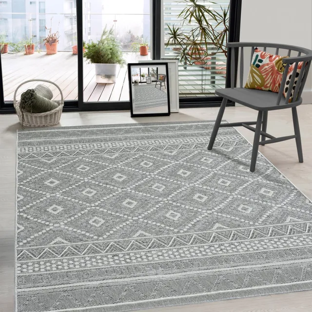 the carpet Calgary - Robuust Outdoor Vloerkleed, Modern Design, Voor Keuken en Eetkamer, Boho-Stijl, Grijs, 80 x150 cm grijs with tribal motif