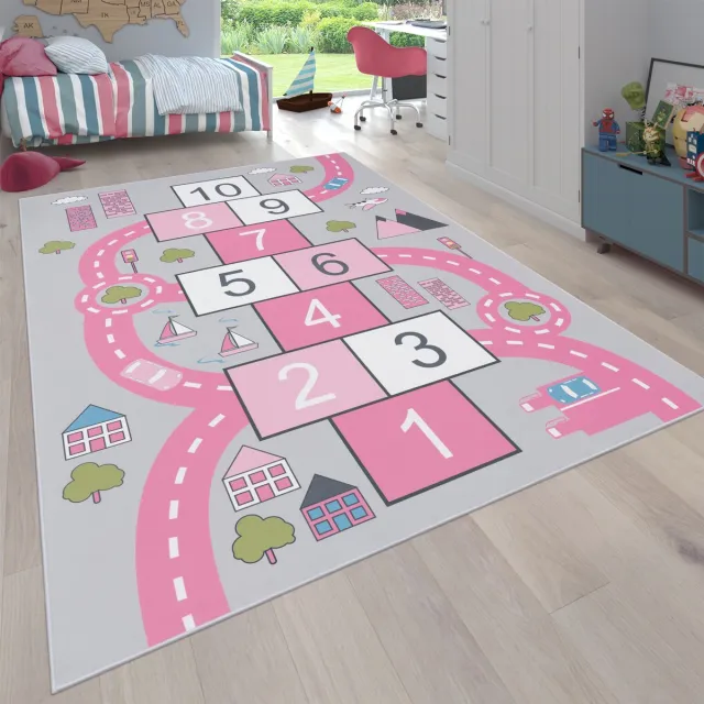 flycarpets Binola Kindervloerkleed Roze / Grijs - 80x150 cm - Hinkelspel Speelkleed / Speelmat Auto - Laagpolig Vloerkleed Kinderkamer