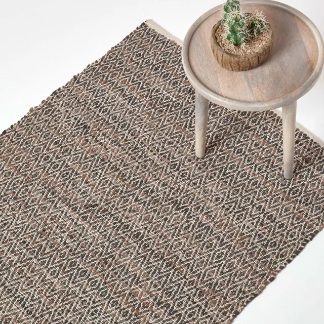 Homescapes Bruin handgeweven leren vloerkleed met ruitpatroon 90 x 150 cm