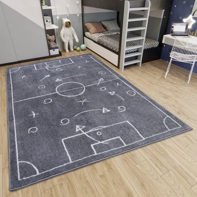 flycarpets Adventures Kindervloerkleed - 160x235 cm - Voetbal Tactiek - Grijs - Laagpolig Vloerkleed Kinderkamer