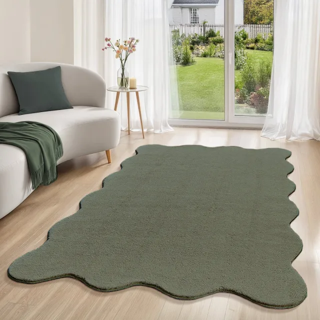 the carpet Lina Shape Scallop Teppich, Hoogpolig Langharig Vloerkleed, Superzacht, Imitatiebont, Pluizig, Bontlook, Wasbaar tot 30 Graden, Donkergroen, 140x200 cm