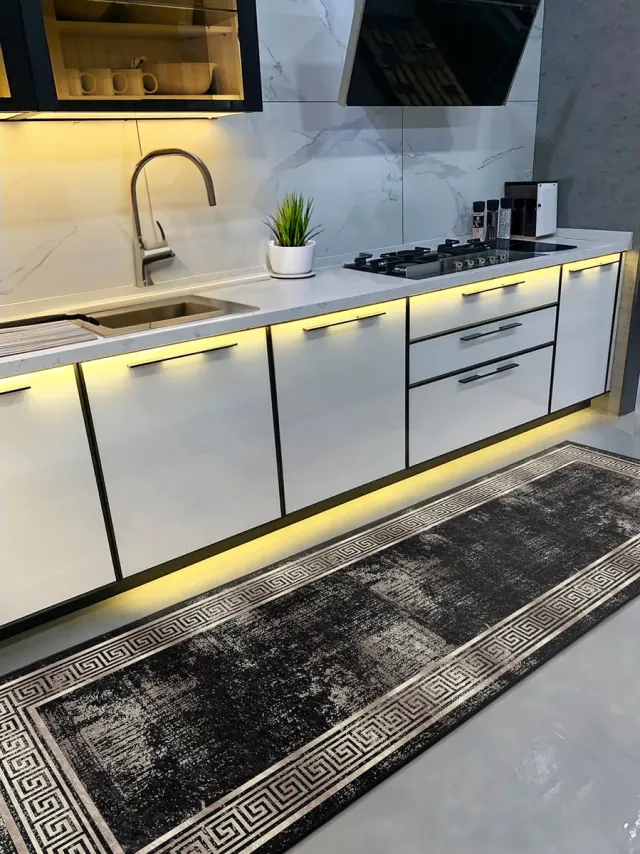 De Groen Home Vloerkleed 65x180cm - HARMONIE COLLECTIE - Gold & Zwart - Keukenloper - Halloper - Keukenmat - Wasbaar Antislip Zwart & Gold