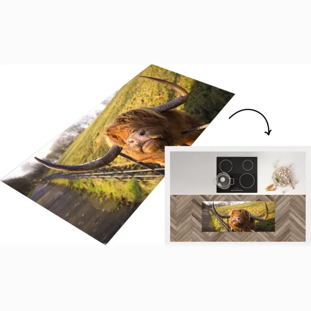 KitchenYeah Keukenloper - Loper keuken - Schotse Hooglander - Hek - Gras - Keukenloper vinyl Multicolor